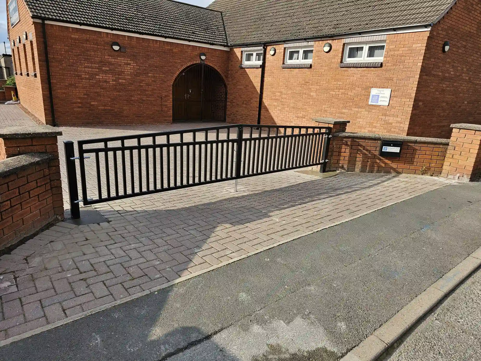 Low-Level Steel Driveway Gates – Nottingham